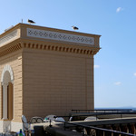 Terrazza Vittoria - エレベーターの上にカモメ