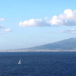 Terrazza Vittoria - 紺碧の海に白いヨット