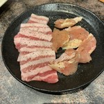 炭火焼肉 朱苑 - お手軽五点盛り（豚カルビ、鶏） 3,509円