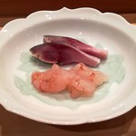 吉鮨 - 〆サバ(五島列島)、車エビの昆布〆(北海道産)
            〆サバが特に美味しかった！滑らかで、脂が乗っていて、絶品でした。〆すぎていなくて、とても美味しかったです。