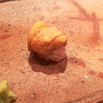 吉鮨 - 赤雲丹
      旬ではないそうですが、大将の目利きの技で、臭みも勿論なく、とても美味しい赤雲丹でした。