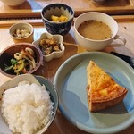 Nouka Kafe Ippongi - ランチメニュー(キッシュ)