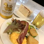 MIRACLE LOUNGE - 朝からビールかよ!?機内で寝る為