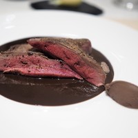 フランス料理 タンモア - スコットランド産ピジョンラミエ　胸肉のロースト ソースサルミ オ ショコラ
