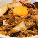 Chuukasaikan Kouhouseki - ☆肉飯は、甘辛いタレが肉に絡んで飯が進みます。卵黄でまろやかな味わいに。小とは言えない量w