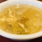 中華菜館 紅宝石 - ☆玉ねぎの旨味が効いた、濃い目のスープ