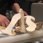 銀座 大石 - 最大級のセップ茸。断面。