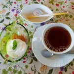 里山Cafe 多三郎山荘 - ランチの紅茶とデザート
