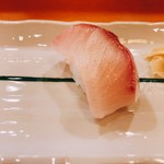 さかなやのmaru寿司 - ハマチ