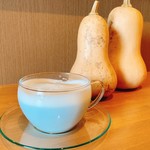 オーガニック カフェ レストラン珊瑚椀 - ドリンク写真:バタフライピーラテ