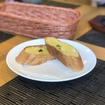 ｋｈａｎａ ｐｉｎａ  - パン