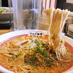 すわき後楽中華そば - 背脂をまとった中細ストレート麺がすわきだなぁ〜