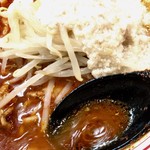 蒙古タンメン中本 御徒町店 - スープはサラサラ系