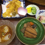 旅荘 みなと - 天ぷら、煮物、イカソーメン