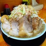 ラーメン 盛太郎 - チャーシュー麺、煮玉子940円（野菜マシマシ、脂少し）