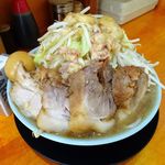 ラーメン 盛太郎 - チャーシュー麺、煮玉子940円（野菜マシマシ、脂少し）