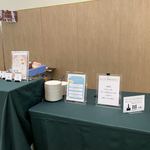 軽井沢プリンスホテル - 2019/10 オムレツの料理人（給仕）はほとんどエリアから外している…何をやっているかと思うと入り口の若いホテルの社員とイチャついているのだ