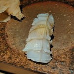 鮨の間 - 烏賊新子握り雲丹隠し