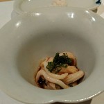 鮨の間 - 突き出し　烏賊新子のゲソボイル