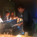 焼き鳥 とりら - 絶好調な下引き焼き台