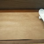 銀座 八五 - 着丼前のカウンターもオシャレです。