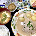 ホルモン焼肉 妙 - 鶏ももクリーム煮込み定食500円  (日替わり)