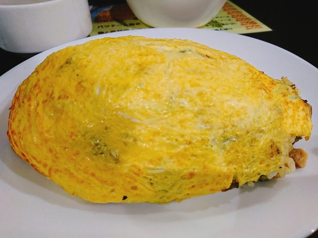 おむ」よりも「らいす」にしっかり味のついた、人気店の「ソースの