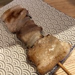 大衆酒場 くろ - 豚バラ串玉ねぎ