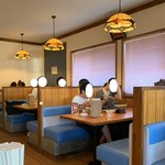 サッポロラーメン羆由良店 - 『サッポロラーメン羆 由良店』店舗内観「テーブル席」