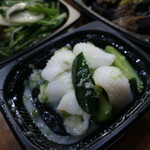 過門香 - イカと胡瓜の葱塩麹和え（100ｇ390円）、