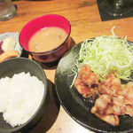 Kasumichousammaruichinoichi - 土鍋ご飯と百年の孤独豚生姜焼き、香の物、汁 