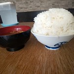 一軒餃子 - ごはん大盛り(250円)味噌汁つき