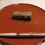 和ごころ 泉 - ほうじ茶パウダーに包まれた鳴門金時。