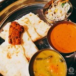 インドカレー＆アジアンダイニング居酒屋どんのば - チーズナンランチ　チキンティッカとサラダもつきます