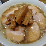 煮干し中華そば 一剣 - 見た目でも楽しめる