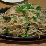 Hiroshima Okonomiyaki Teppanyaki Kurahashi - もやし炒め