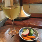 TAHOE - お通しと白ワイン