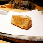 にい留 - 海老芋　煮含めたものを上げてトロリ。