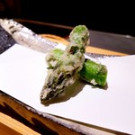 にい留 - アスパラはいつも震えるほど美味。根元は写真を撮らずに食べてしまいましたが、香る甘いジュース。