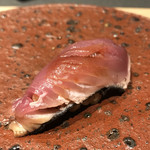 髙橋 謙太郎 - ヅケにして、皮目を焼いたカツオ