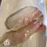 廻転寿司 にぎり乃金次郎 - 鯛２８０円。ふわっと昆布の香りがして、歯ごたえ、甘みも適度にあり、とても美味しかったです（╹◡╹）