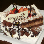 パティスリー ラ フォンティーヌ - 食感も風味も異なるチョコのバースデイケーキ