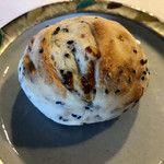 aoi - ごまとチーズのパン