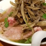 麺屋 六感堂 - ★元祖★ 牛蒡清湯(サロマ黒牛炙りリブロース添え)
