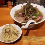 麺屋 六感堂 - ★元祖★ 牛蒡清湯(サロマ黒牛炙りリブロース添え)＋牛蒡の五目御飯