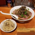 麺屋 六感堂 - ★元祖★ 牛蒡清湯(サロマ黒牛炙りリブロース添え)＋牛蒡の五目御飯