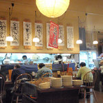 Minato Shokudou - 店内のカウンターと厨房方向