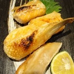 漁菜献舗 鳥新 - 生鮭のハラス炙り焼き（３８０円）