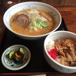 みそ源 - ランチメニューのCセット。みそ源ラーメンとミニ豚丼のセットです。