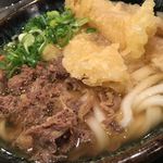 あずみうどん - ごぼう天うどん（肉トッピング）